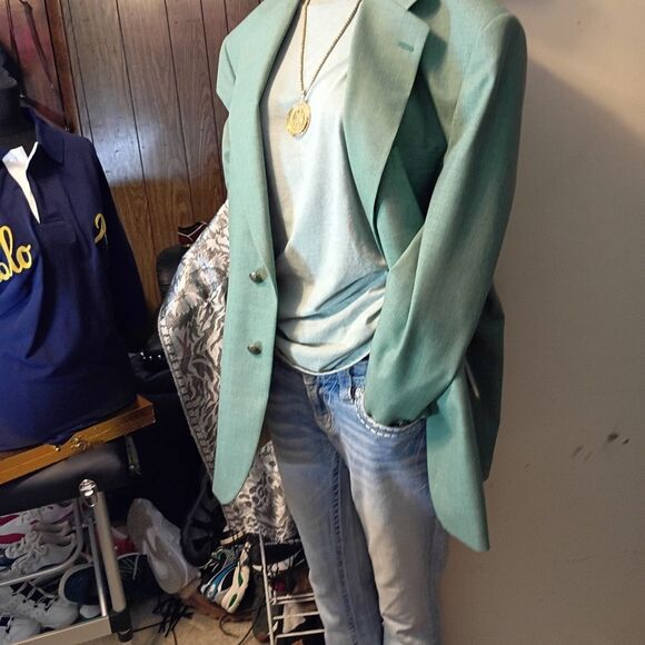 Green Sport Coat with Modern Cut and Notched Lapels - Picture 2 of 16